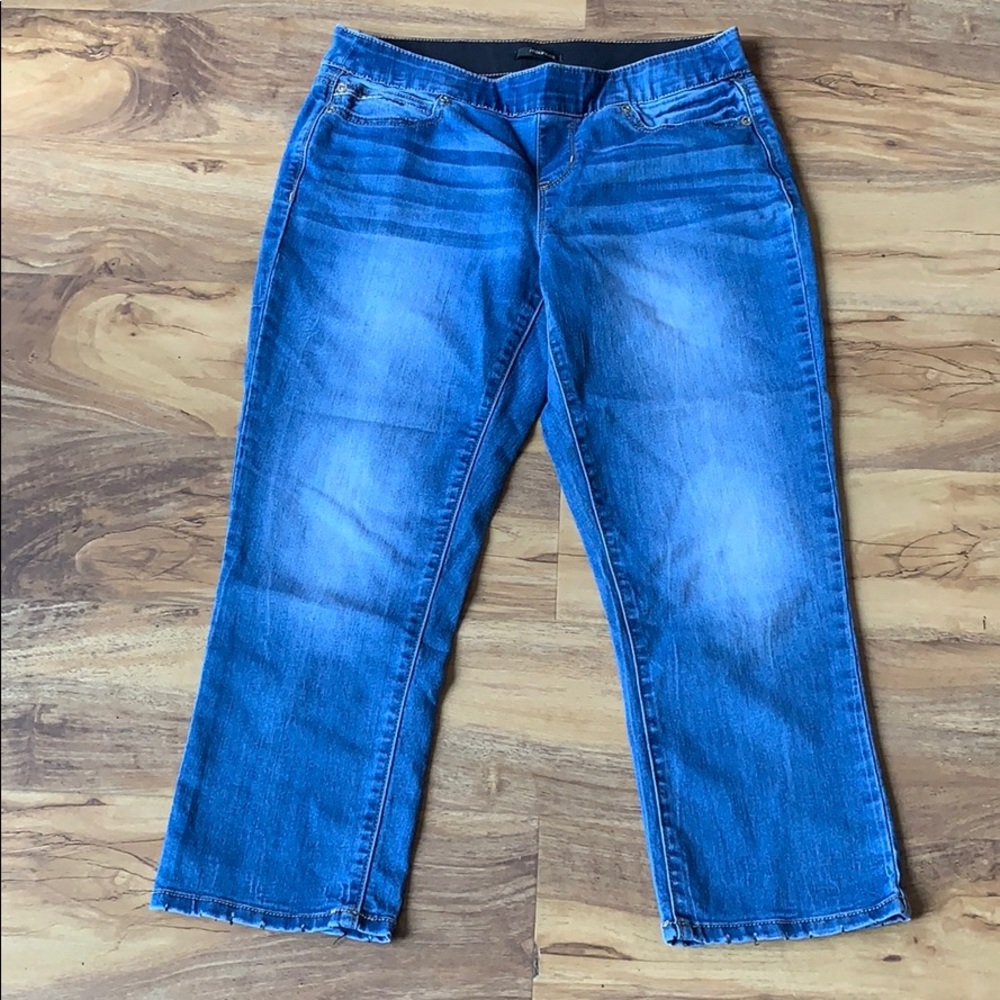 Maurices Pull on capris size small